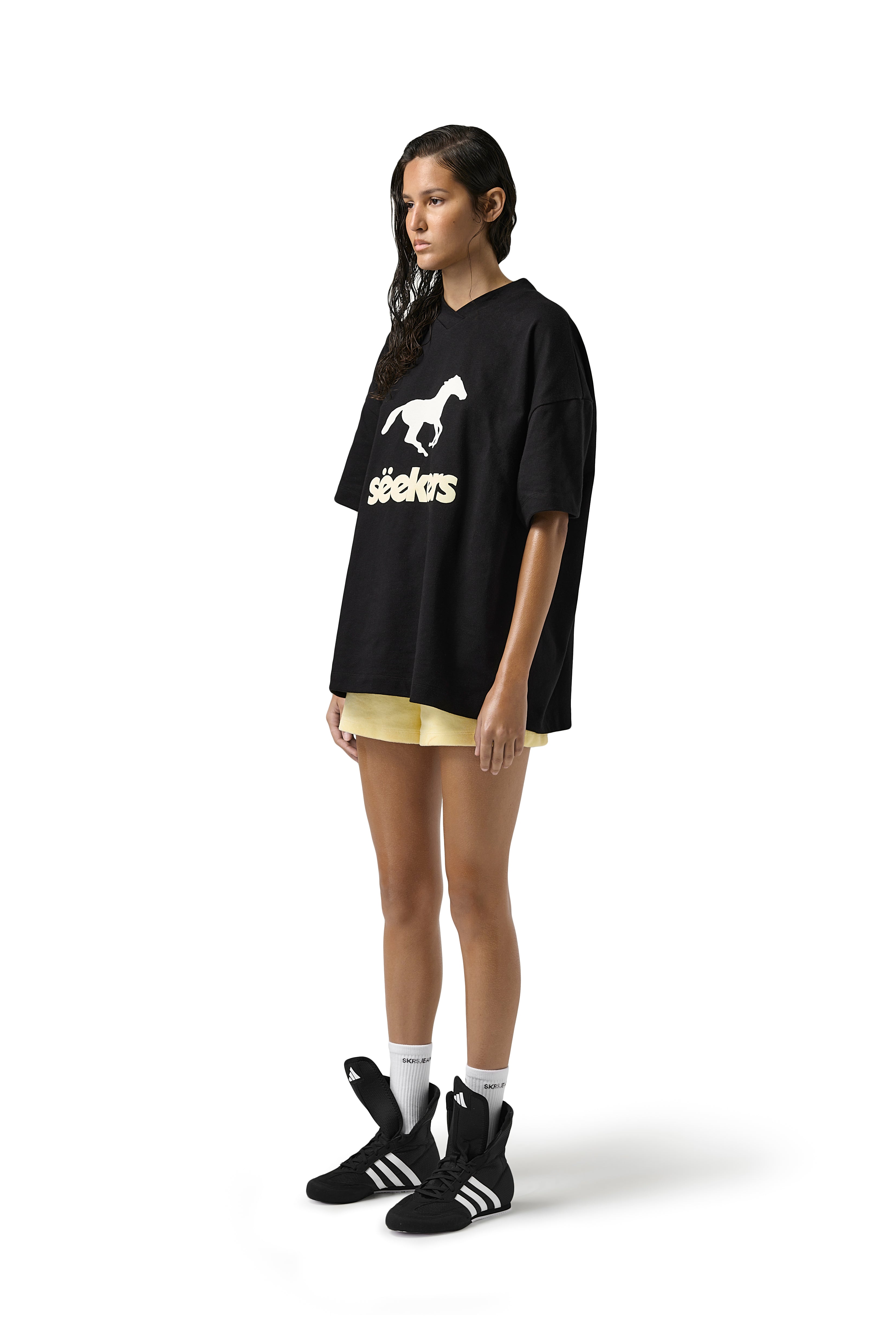 Model Scarlett is 5'8" and wears size S.
